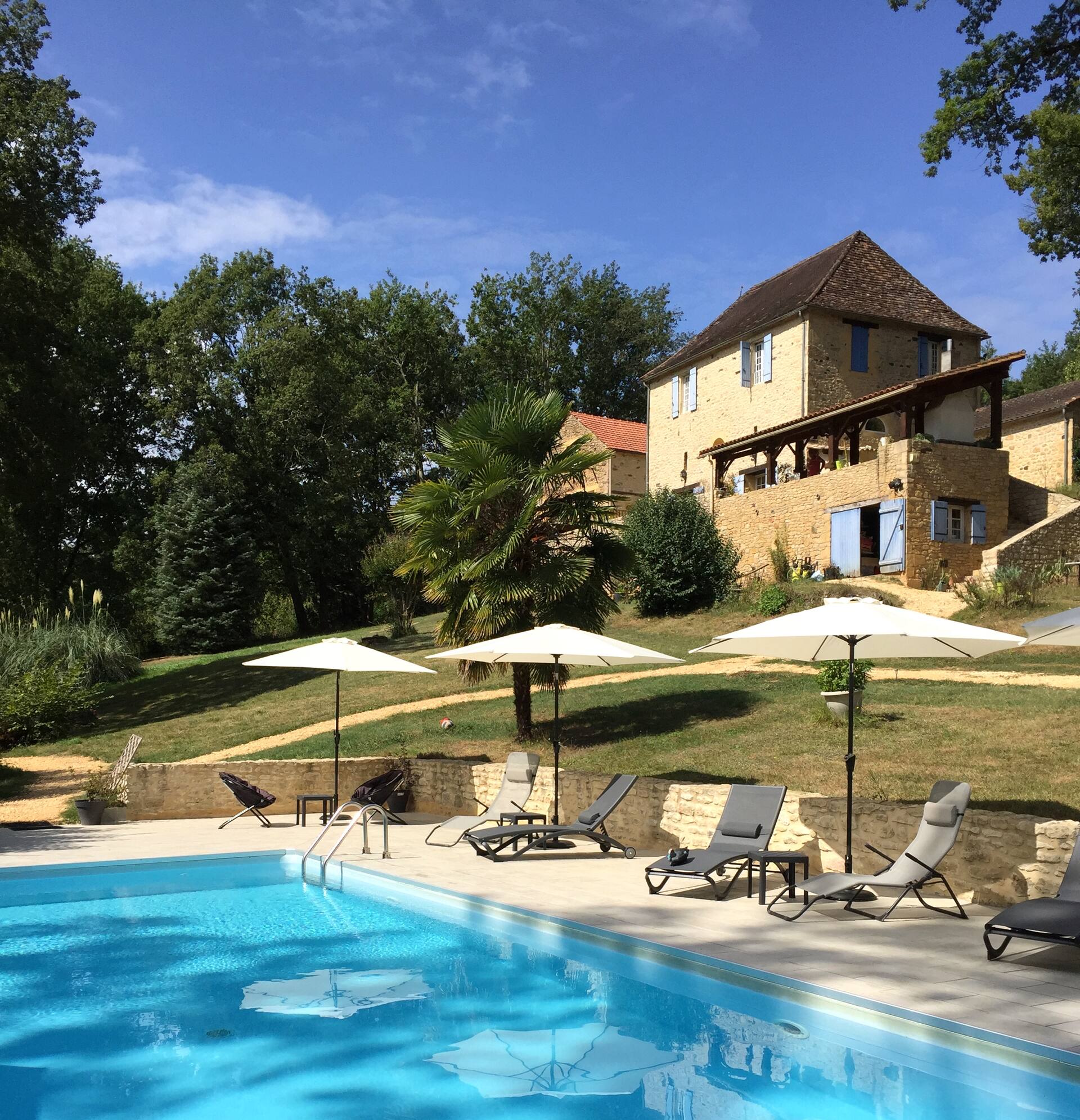 Large comfortable 6p cottage in beautiful estate and pool — photo 3