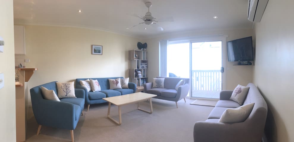 Pertobe Rd Beach House gallery image 4