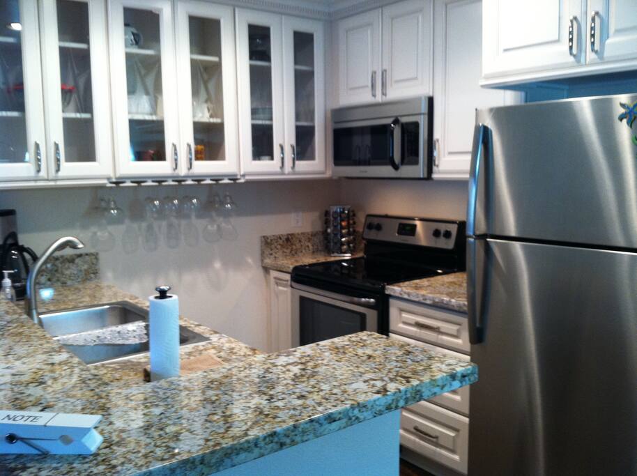 Beautiful and well stocked kitchen!