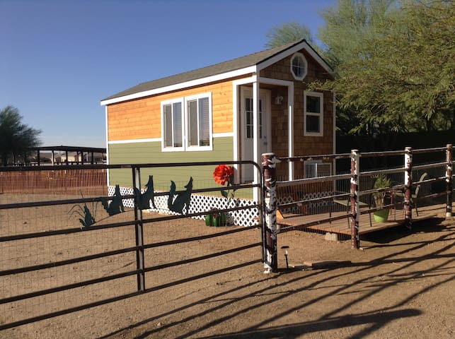 Tiny House Centrally Located in North Phoenix!