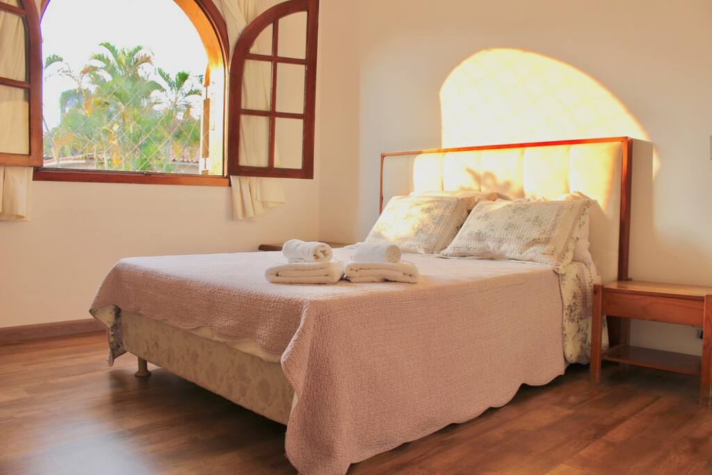 Cama Queen confortável