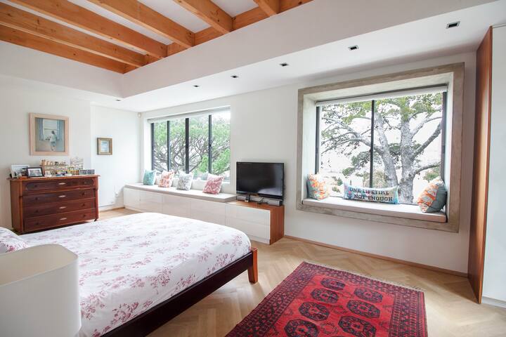 Architectural Home Magnificent View gallery image 5