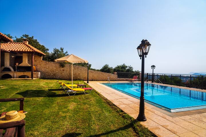 Traditional Holiday Villa with Panoramic View gallery image 2