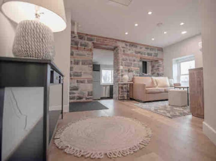 Downtown Kingston Apartment - Kingston, Canada