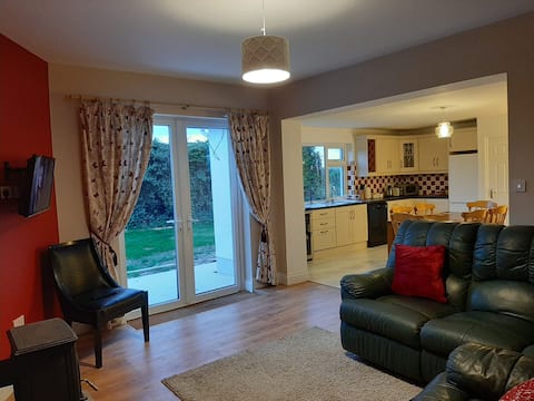 Family Home,  15 mins from Youghal Beach