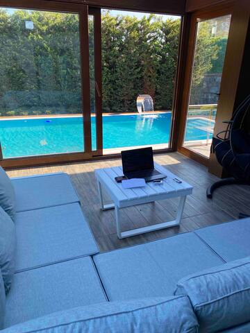 Havuz,bahçe ve tüm rahatlıklar kişiye özel alan gallery image 5