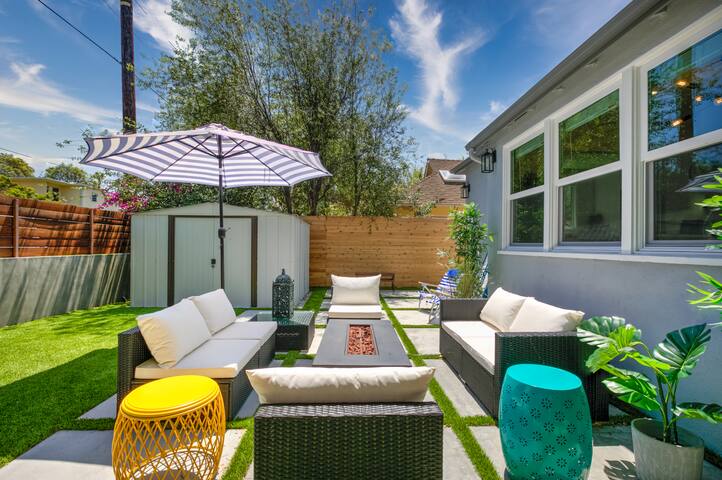 Stunning Venice Hideaway w/Private Yard & Deck! gallery image 3