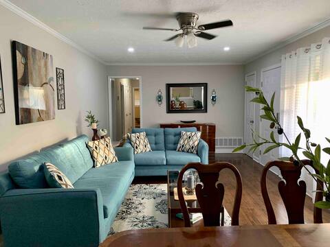 Spacious home close to Festival Arts in the Heart