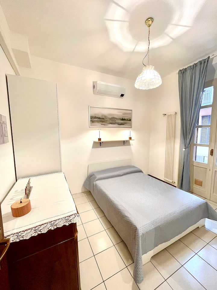 ห้องนอน 2: 1 เตียงครึ่ง