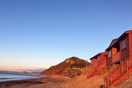 'Curlew' Chalet, East Beach Branscombe EX123DP
