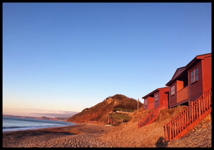 Chalet in Branscombe  · ★4.86 · 2 bedrooms · 4 beds · 1 bath