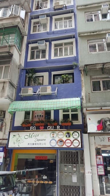 It's the blue building! And it's the 5th floor (no lift)