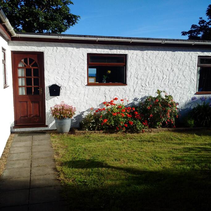The bungalow - entrance