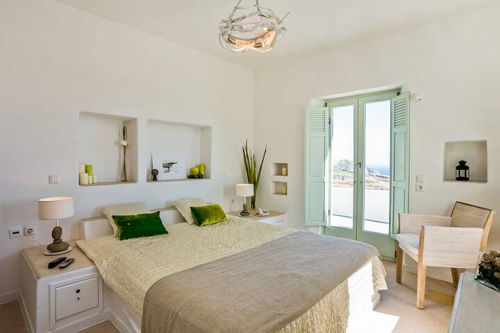 Blackrock Villa gallery image 3