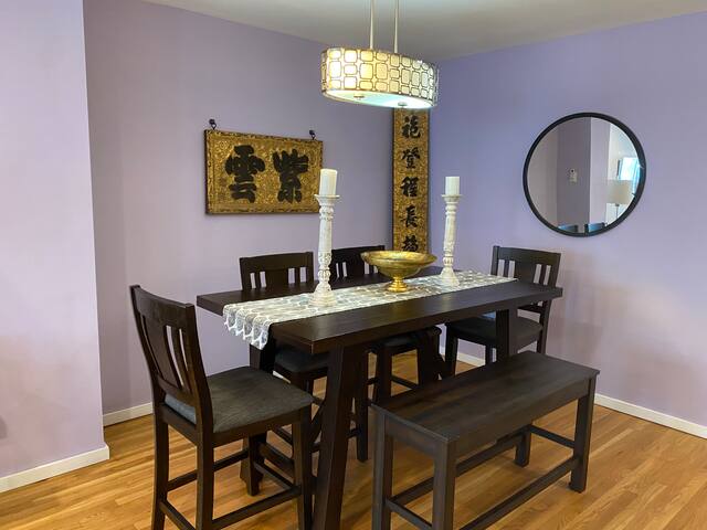 30 Day Minimum Newly renovated 4-Bedroom Duplex gallery image 5