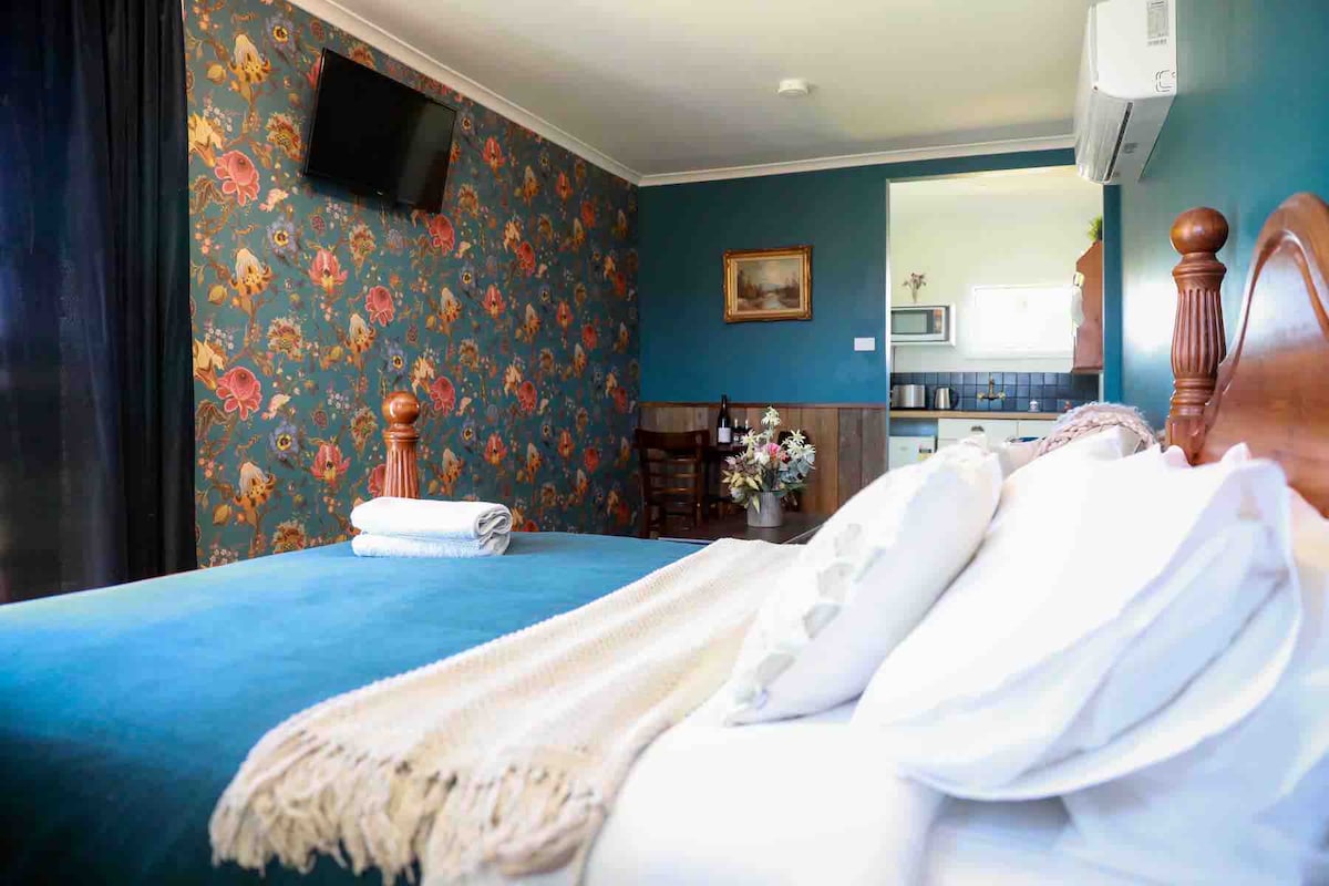 Decorated with charm and elegance. 