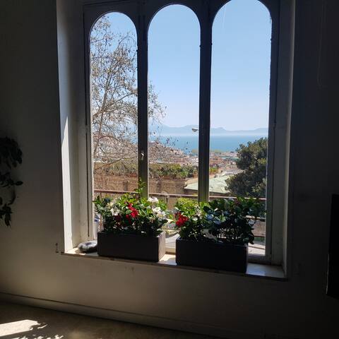 Central apt in a castle tower gallery image 5