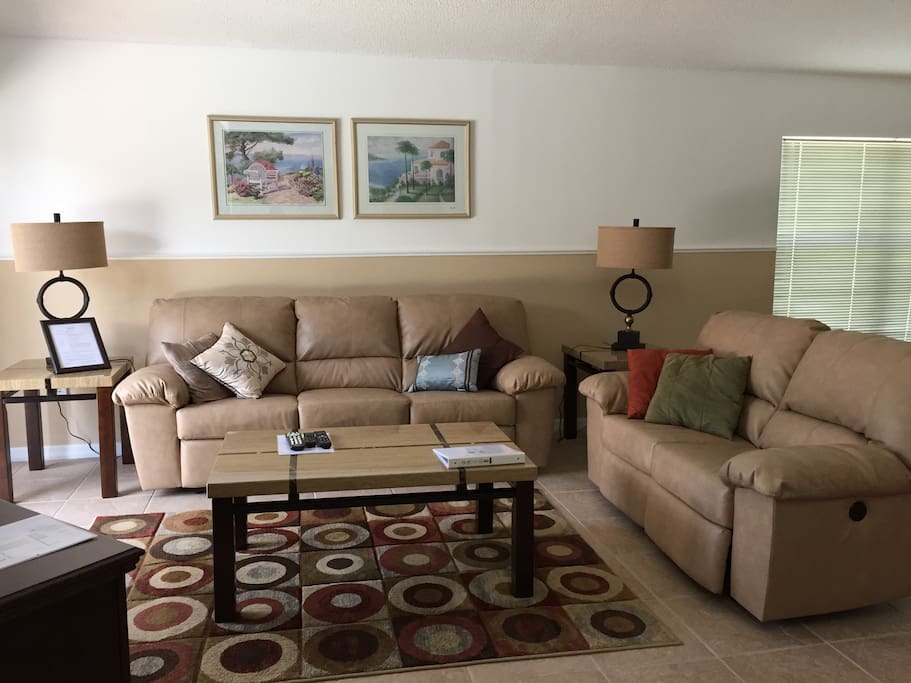 Living room/Sala de estar