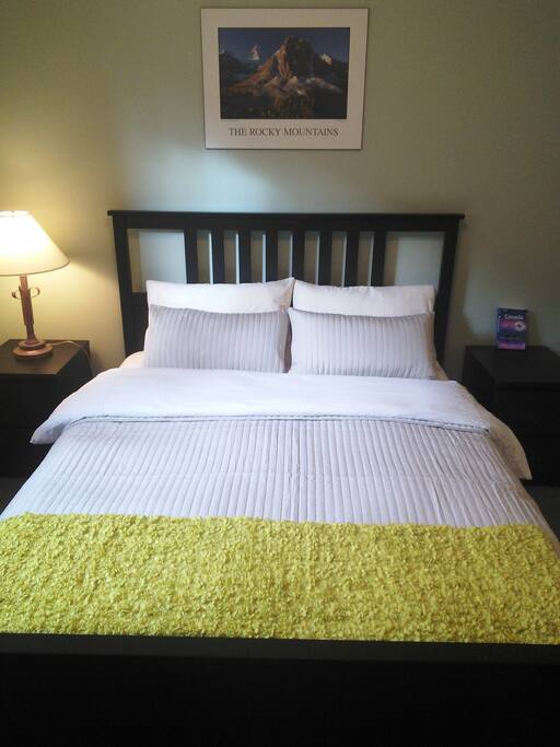 Bedroom with queen bed
