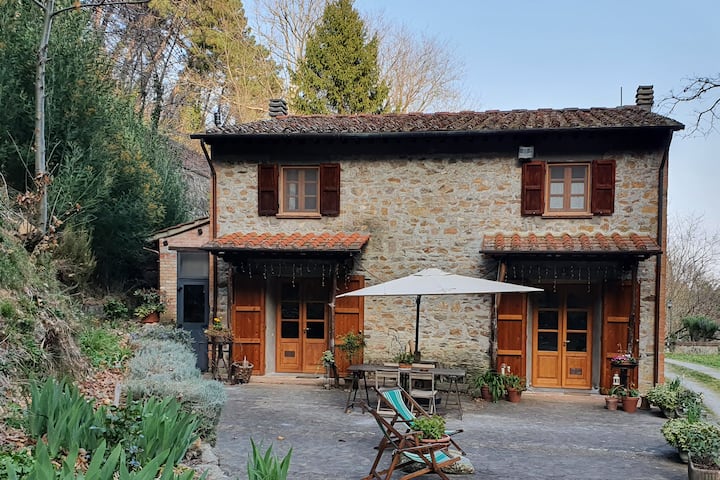 Pietradacqua
Old Tuscan home inside a forest