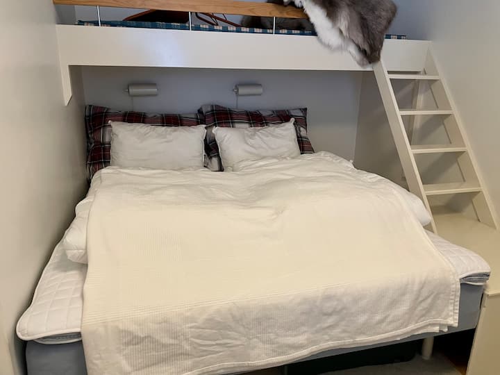 Bračni krevet (160 cm) s krevetom na kat većim od 75 cm