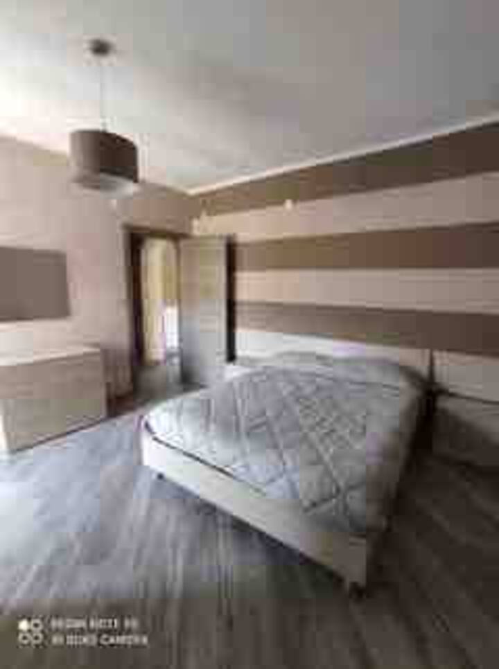 Second double bedroom with balcony 