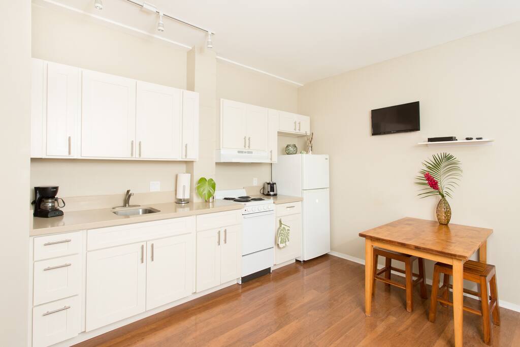 Completely furnished studio with full kitchen, wifi and cable TV.
