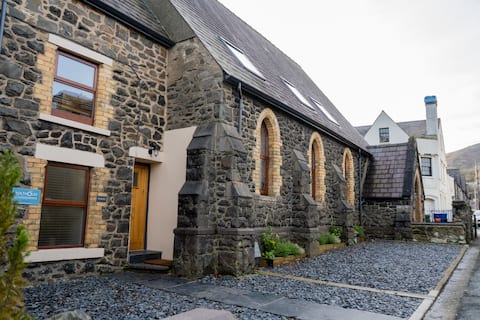 Capel Bethel, Padarn, Converted Chapel, sleeps 8