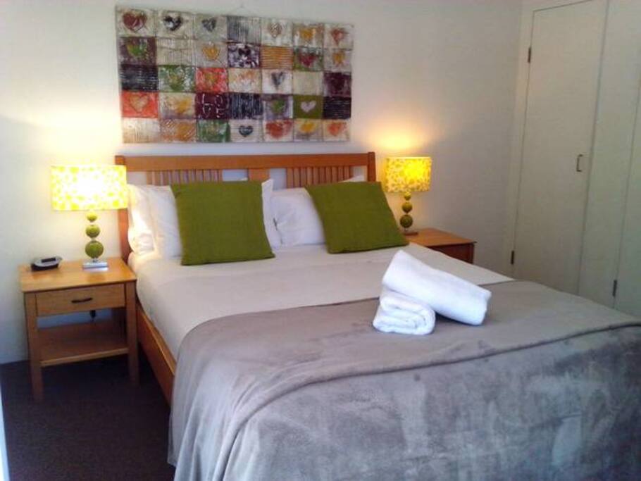 1 Bedroom Apartment bedroom. Choose between 1 x queen bed or 2 x singles.