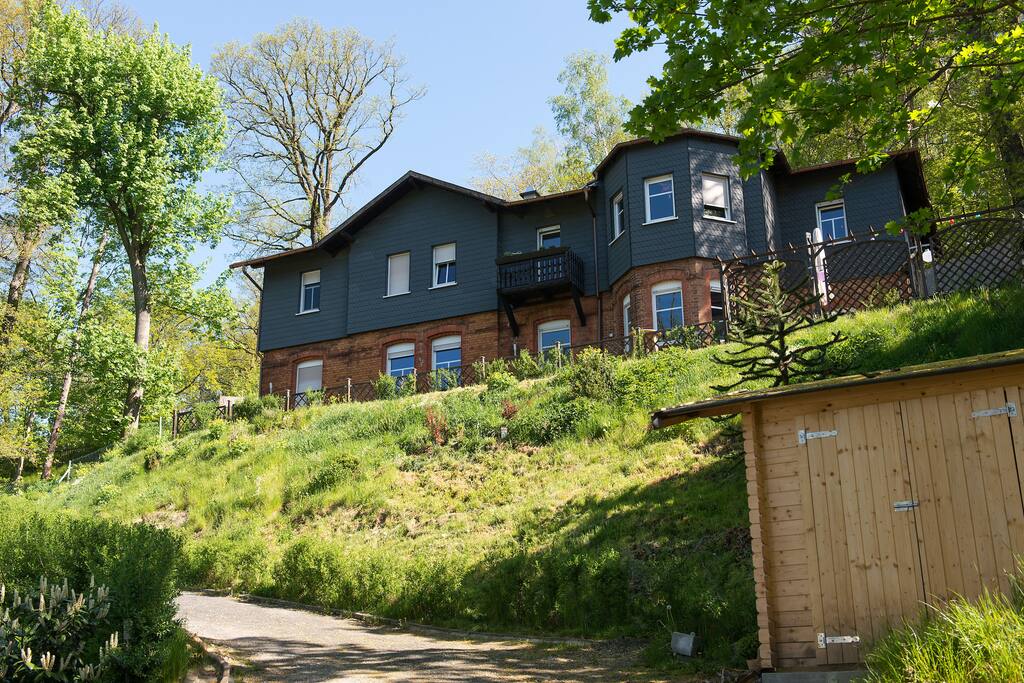 Ansicht Villa (Eingang Fewo links)