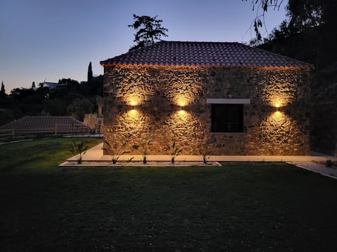 Top performing Airbnb: AoriaVillas (villa in kiparissos) in δήμος καντάνου σέλινου
