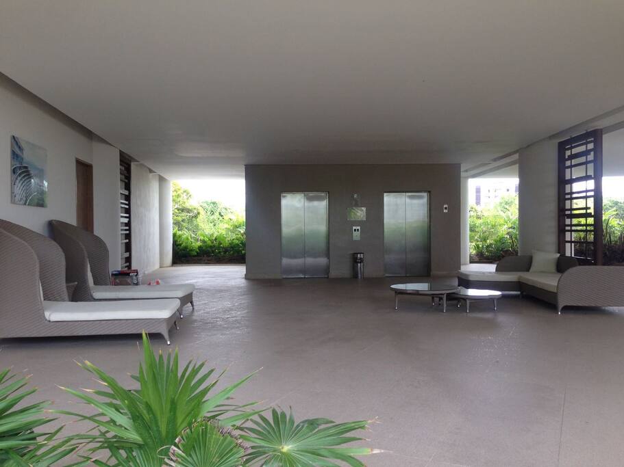 afuera del condo tiene esta área para fumar
