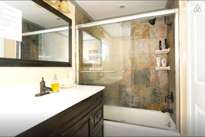 4 Bedroom Home by the Beach (WH) gallery image 3