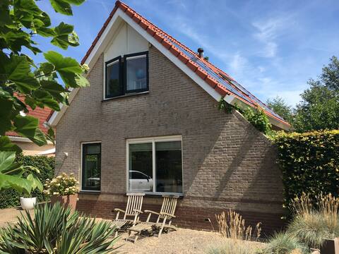Luxury villa between tulip fields and the dunes