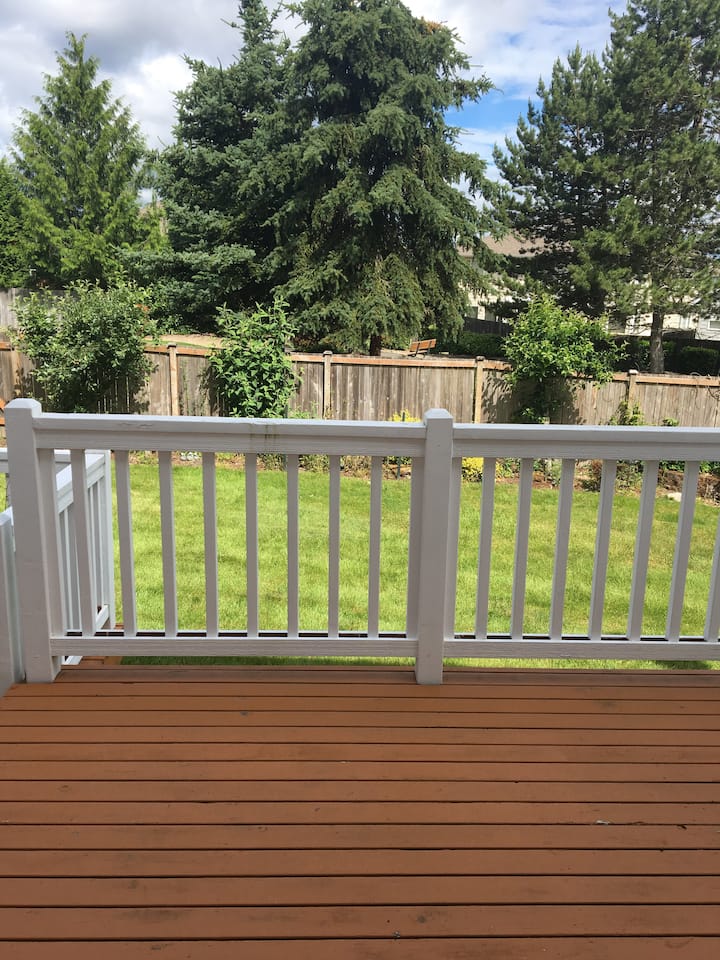 Room With  Private Bath For Female Only.  No Pets! - Issaquah, WA