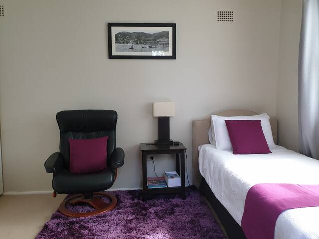 Private & Peaceful  Studio, Ensuite, Own Entrance