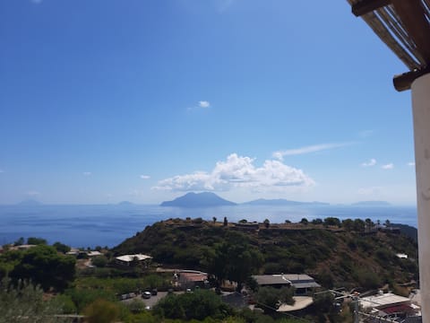 Top Airbnb: Studio with a view of the islands in Lipari