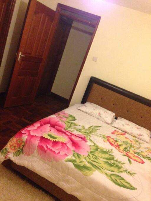 Pumzika's giant floral comforter