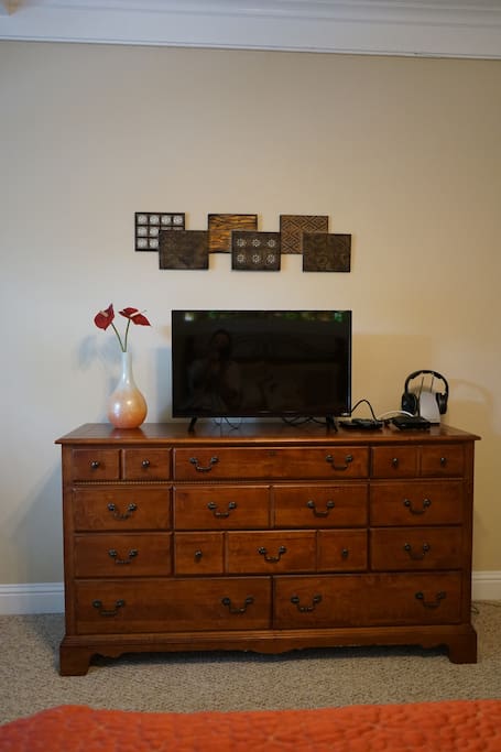 You're room is equipped with a new flat screen tv. We have xfinity, hulu, HBO and additional medial platforms. Not to mention super hi-speed internet.