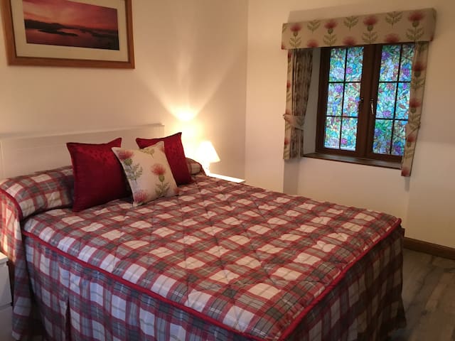 Alderdale, Luss
Room 1
Double room en-suite
