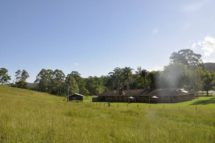 OCT Forest lodge ECO retreat homestead 20 people gallery image 3