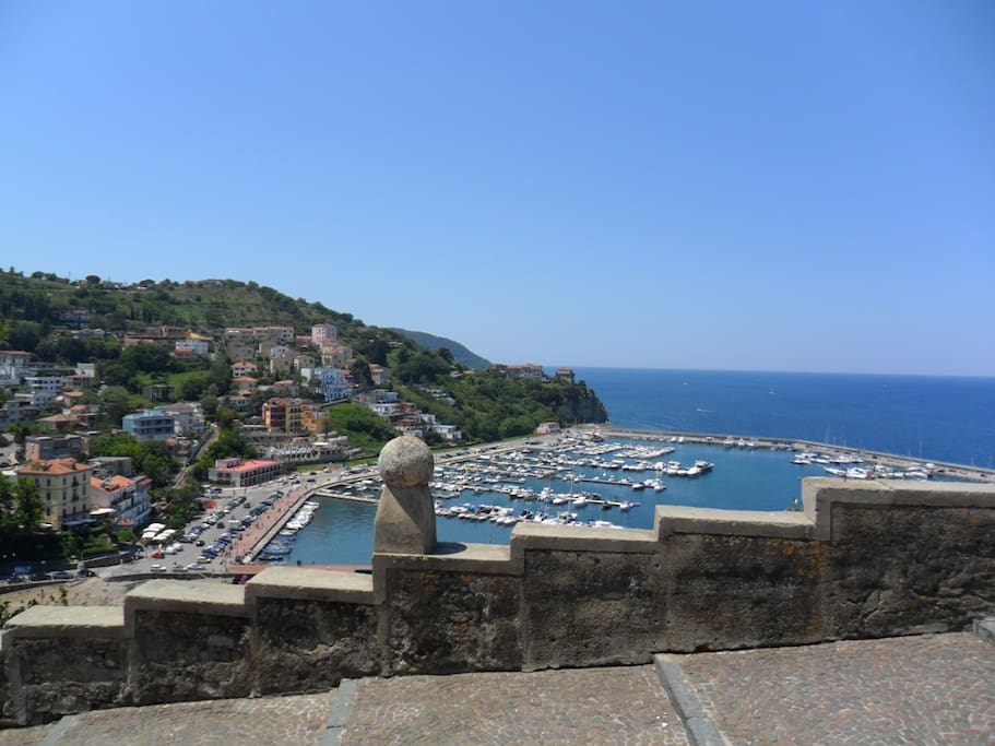 Uno scorcio di Agropoli con il suo porto