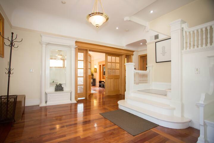 5 bedrooms house, available for large groups gallery image 3