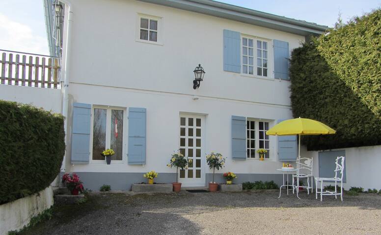 House in Villars-Burquin-Yverdon gallery image 2