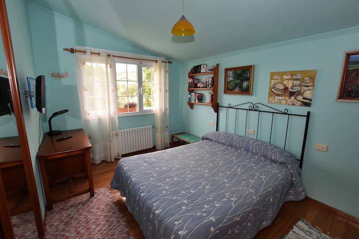 楼上的3号房间可俯瞰主花园。