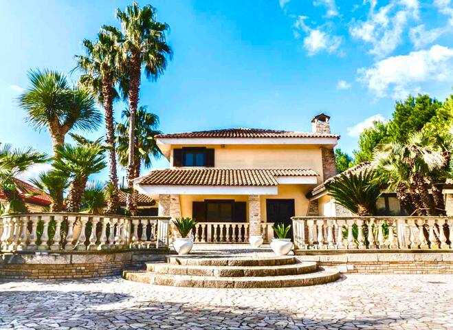 Élégante villa au cœur des Pouilles gallery image 2