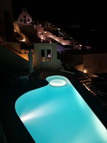 6 Bedroom Private Villa with Caldera View and pool gallery image 4