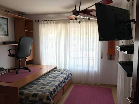 Tina`s House - young room (500m Baleia/Sul Beach)