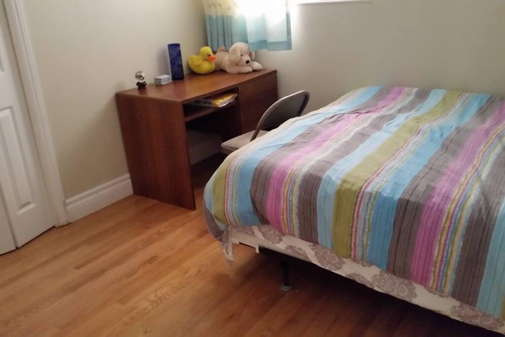 bedroom with queen size bed.