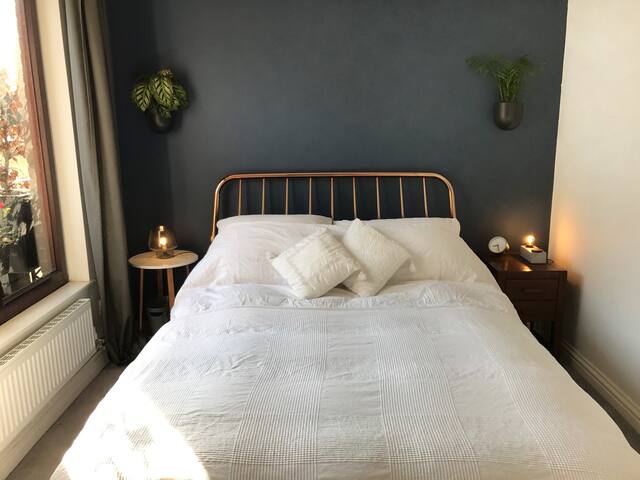Bright bedroom in heart of Camden Town